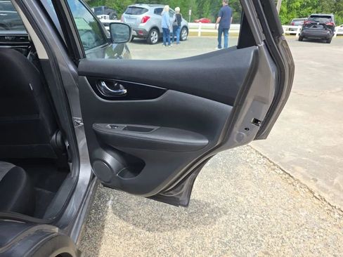 Used 2021 Nissan Rogue Sport SV FWD image 42