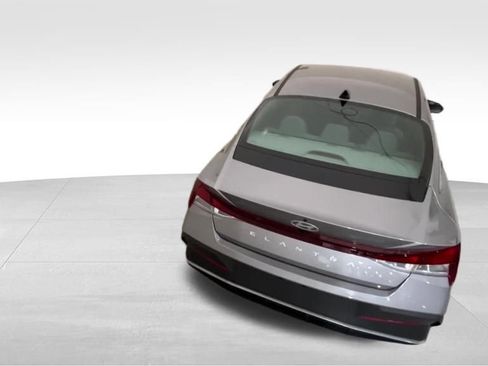 Used 2024 Hyundai Elantra SEL image 3