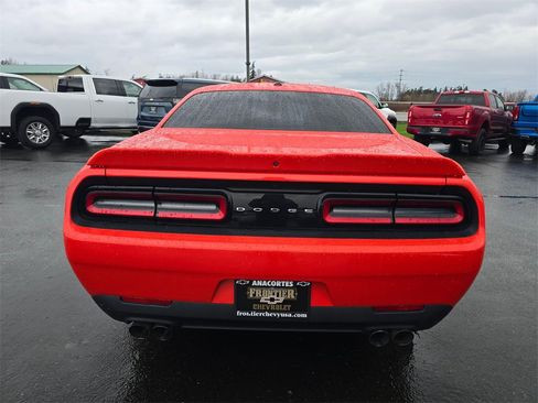 Used 2020 Dodge Challenger SXT image 4