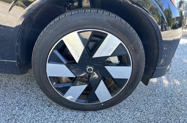 Used 2024 Volvo XC60 T8 Ultimate w/ Protection Package Premier AWD/4WD image 11