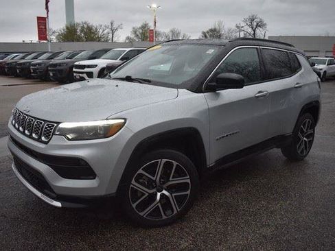 Used 2025 Jeep Compass Limited w/ Elite Group AWD/4WD image 13