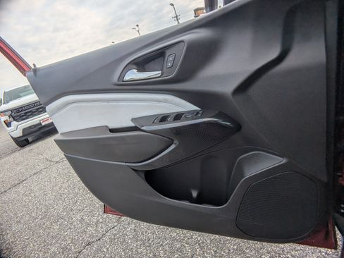 Used 2025 Chevrolet Trax LT w/ LT Convenience Package FWD image 22