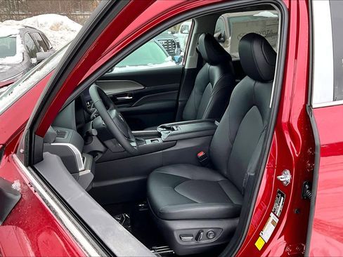 New 2026 Toyota Grand Highlander XLE image 9