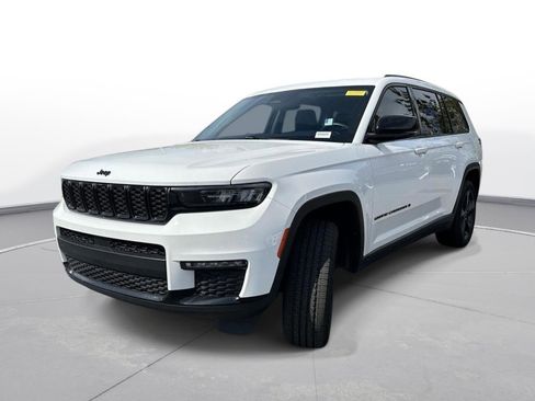 Used 2022 Jeep Grand Cherokee L Limited w/ Black Appearance Package AWD/4WD image 3