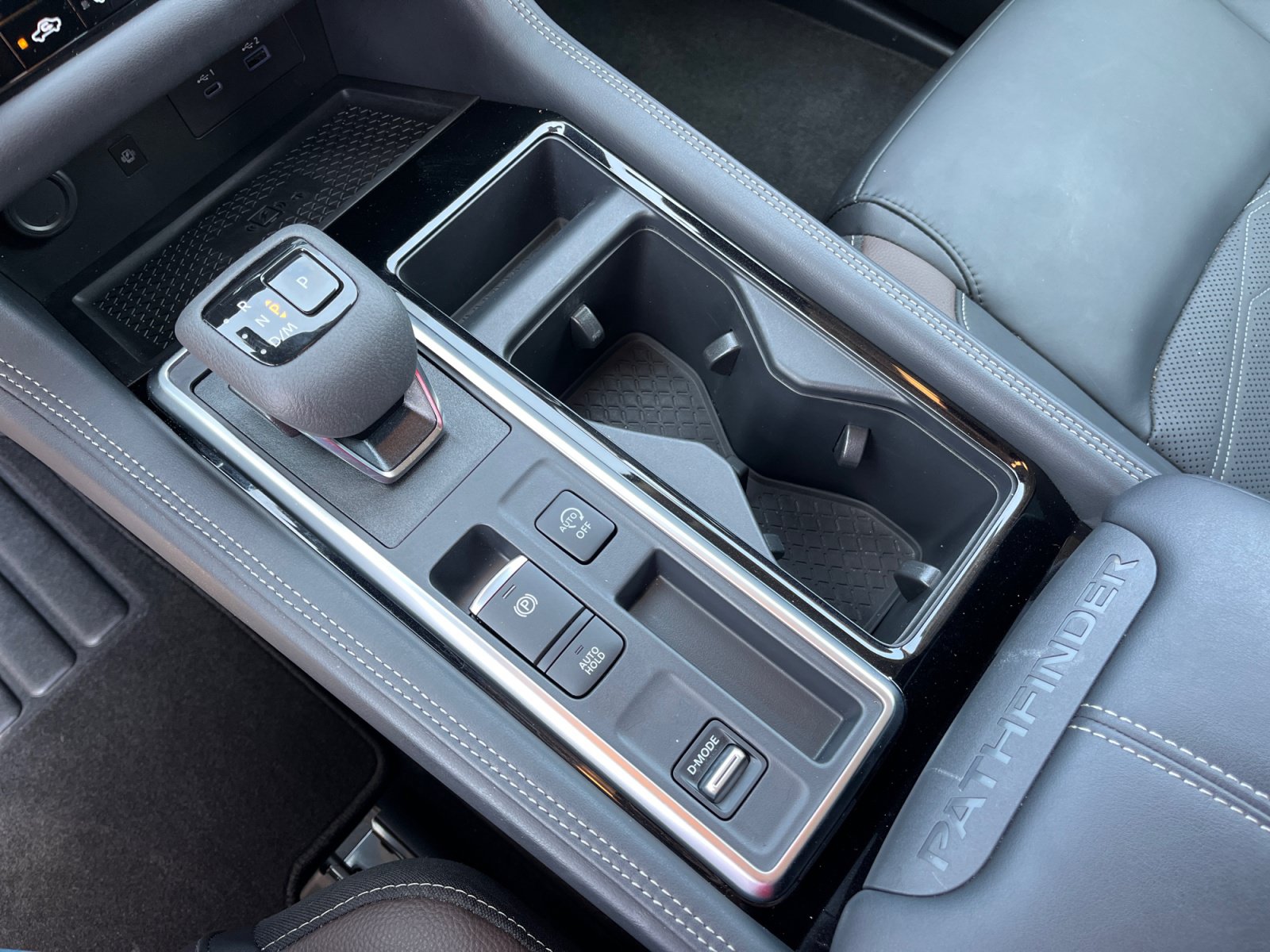 Used 2025 Nissan Pathfinder Platinum w/ Cargo Package FWD image 19