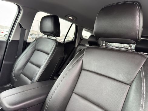 Certified 2024 GMC Terrain SLT image 27