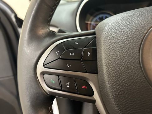 Used 2019 Jeep Cherokee Latitude Plus w/ Cold Weather Group image 21