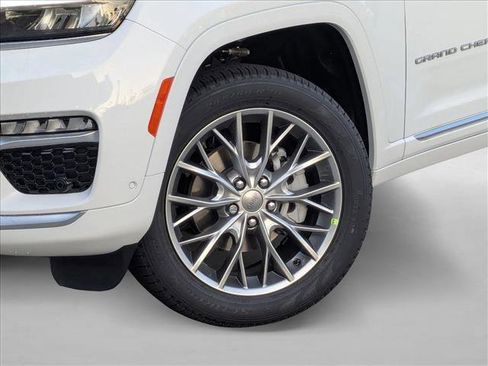 New 2025 Jeep Grand Cherokee Summit image 10