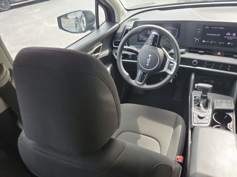 Used 2025 Kia Sportage LX FWD image 21