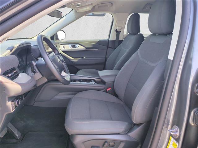 Used 2025 Ford Explorer Active AWD/4WD image 16