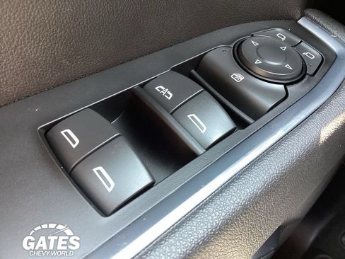 Used 2025 Chevrolet Silverado 1500 LT AWD/4WD image 18