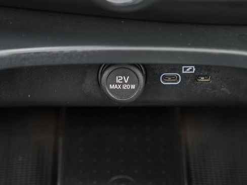 Certified 2023 Volvo XC40 B5 Plus w/ Protection Package Premier image 26