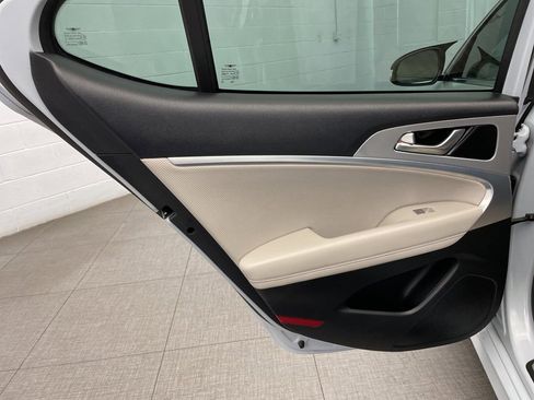 Used 2022 Genesis G70 3.3T image 26