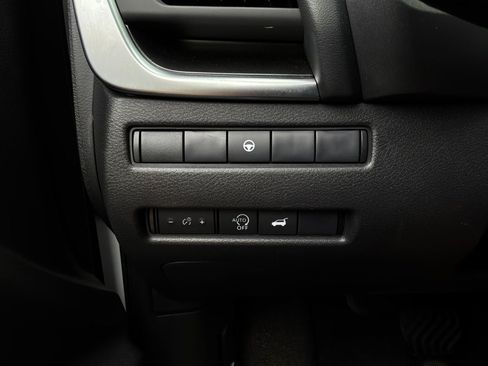 Used 2025 Nissan Rogue SV AWD/4WD image 22