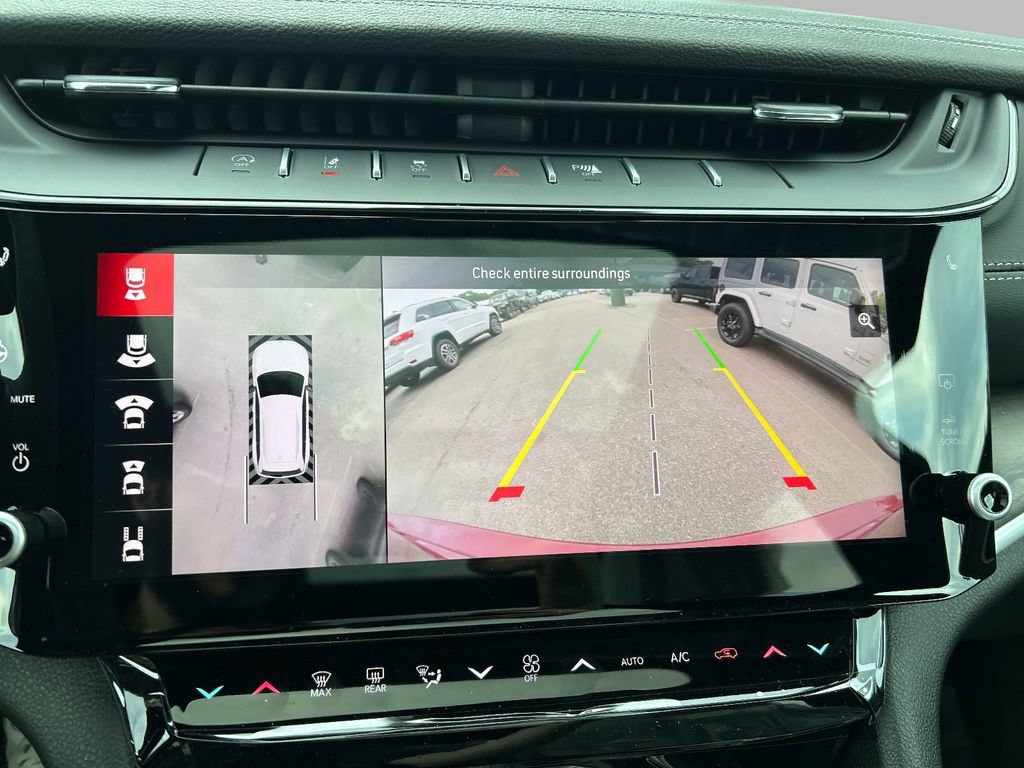 New 2026 Jeep Grand Cherokee Limited w/ Luxury Tech Group II AWD/4WD image 11