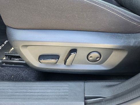 Used 2025 Nissan Rogue SV image 16