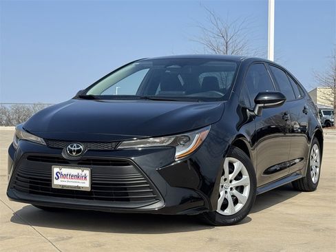 Used 2023 Toyota Corolla LE image 2