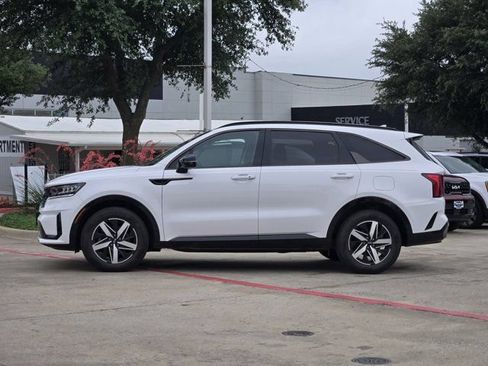 Certified 2021 Kia Sorento EX FWD image 4
