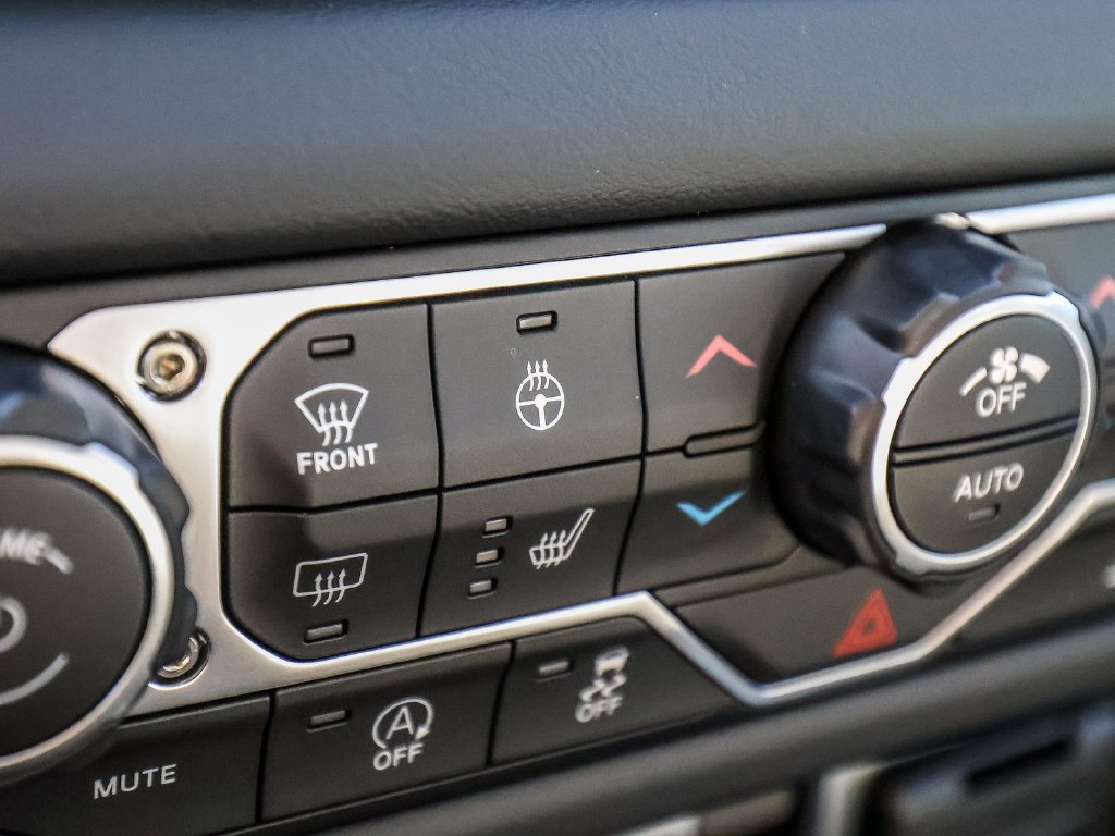 Used 2025 Jeep Gladiator Mojave AWD/4WD image 28