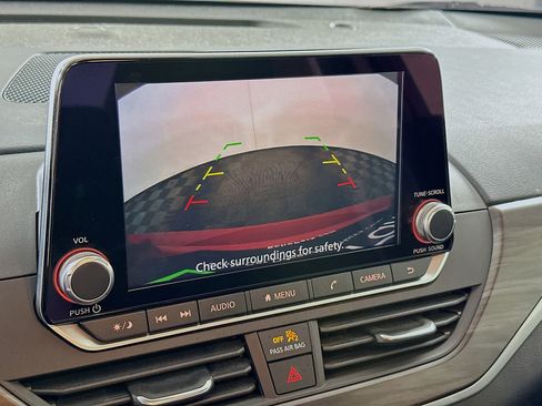 Used 2024 Nissan Altima 2.5 SV image 21