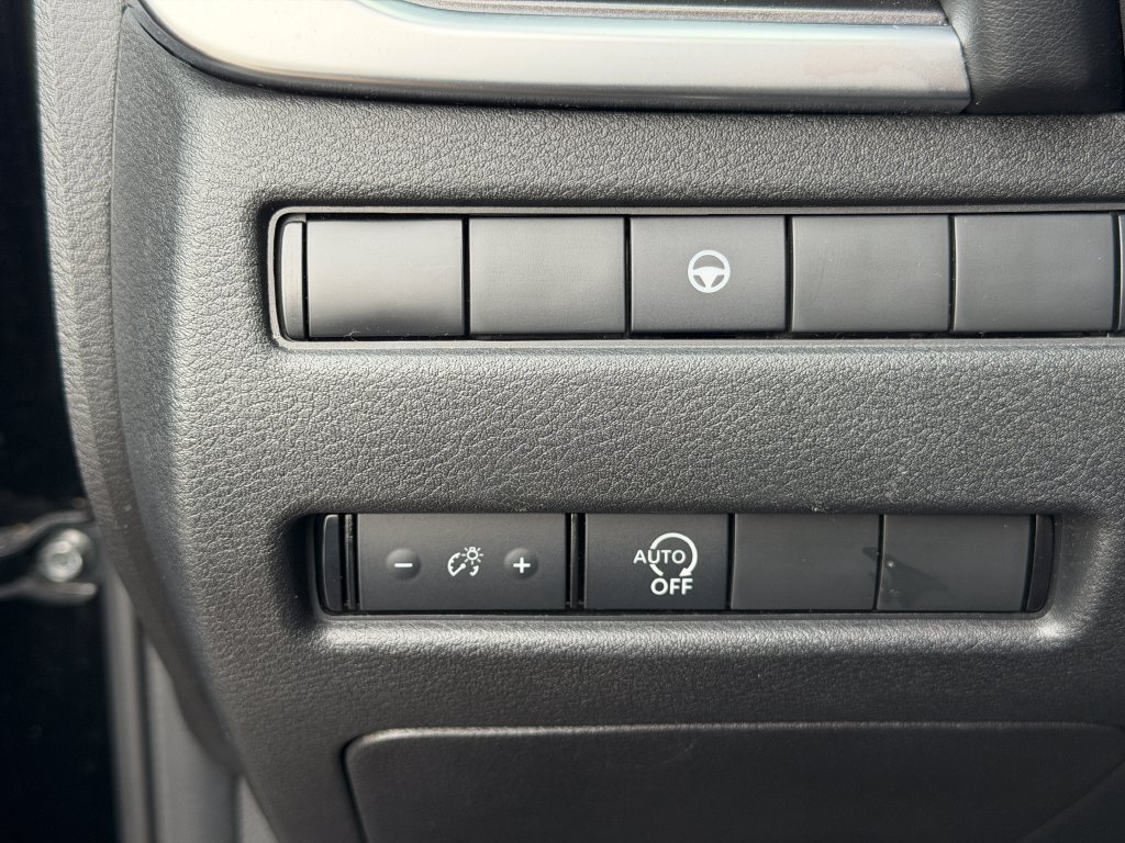 Used 2023 Nissan Rogue SV AWD/4WD image 11