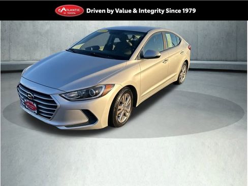 Used 2017 Hyundai Elantra SE image 1