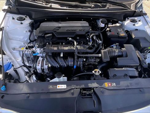 Used 2025 Hyundai Elantra SEL FWD image 28