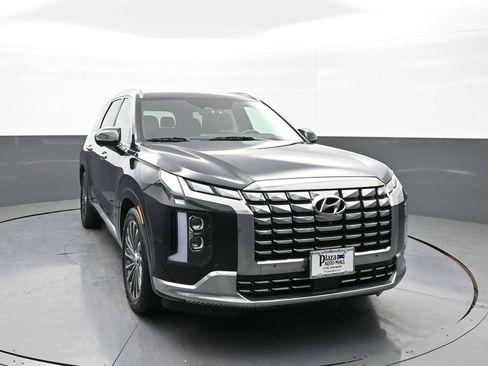 Used 2024 Hyundai Palisade Calligraphy image 3