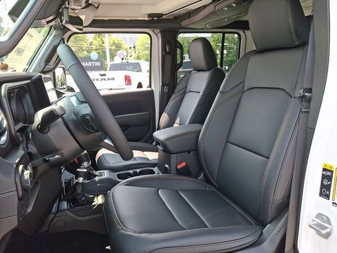New 2026 Jeep Wrangler Unlimited Sahara AWD/4WD image 9