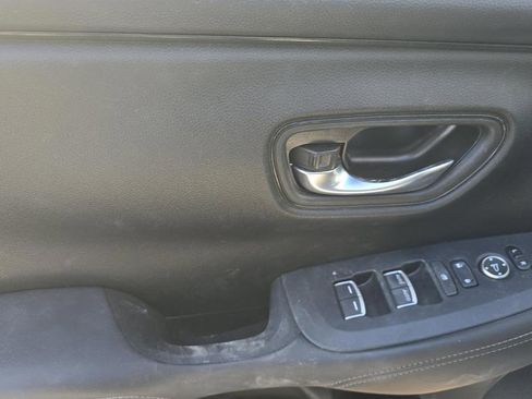 Used 2023 Honda HR-V EX-L image 10