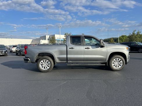 Used 2019 Chevrolet Silverado 1500 Custom w/ Custom Value Package AWD/4WD image 8