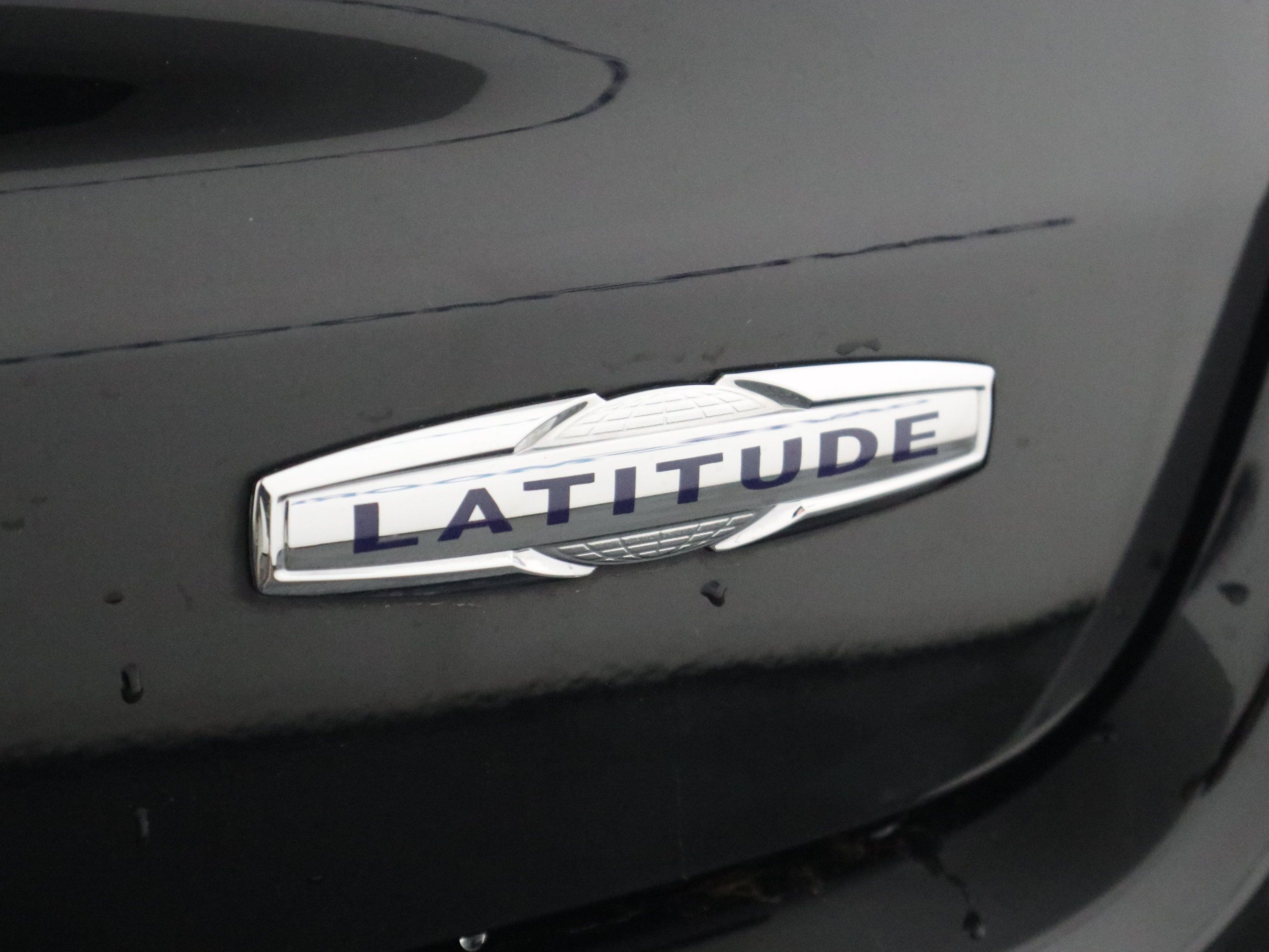 Used 2020 Jeep Compass Latitude w/ Cold Weather Group AWD/4WD image 36