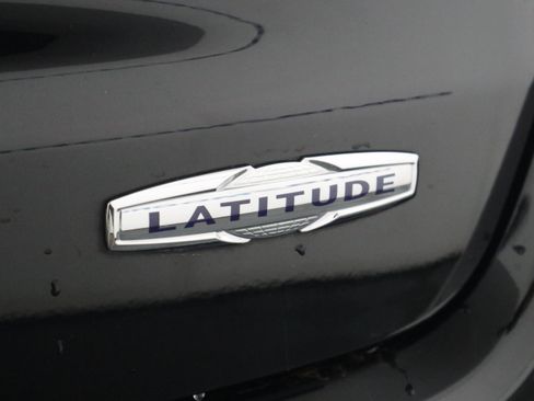 Used 2020 Jeep Compass Latitude w/ Cold Weather Group AWD/4WD image 36