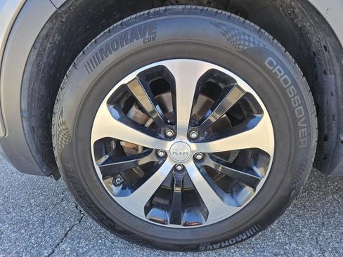 Used 2017 Kia Sorento EX image 24