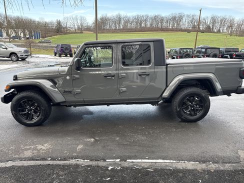 Used 2021 Jeep Gladiator Sport image 7