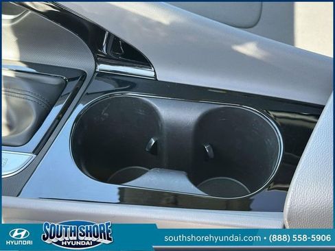 Certified 2025 Hyundai Elantra SEL FWD image 34