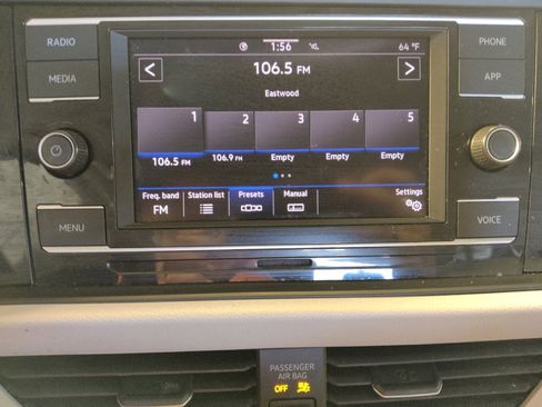 Used 2024 Volkswagen Jetta SE FWD image 25