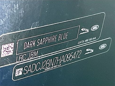 Used 2017 Jaguar F-PACE Premium image 33