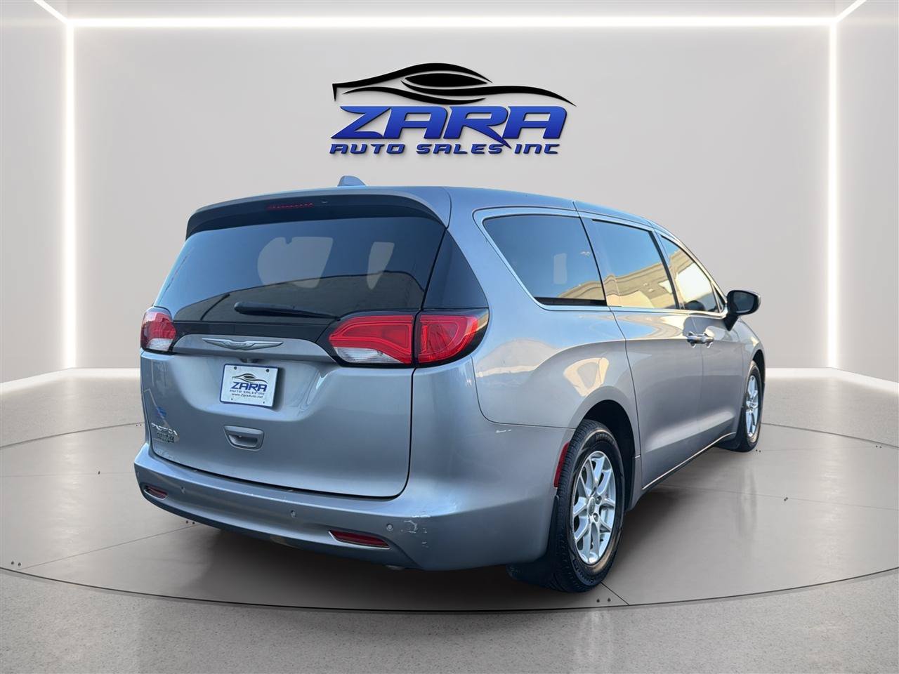 Used 2017 Chrysler Pacifica Touring FWD image 7