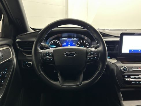 Used 2020 Ford Explorer XLT AWD/4WD image 12