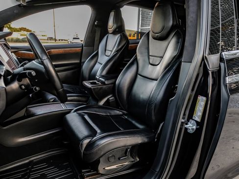 Used 2017 Tesla Model X 75D image 35