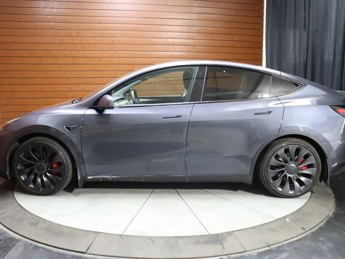 Used 2022 Tesla Model Y Performance image 9