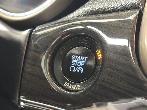 Used 2016 Jeep Grand Cherokee Overland image 24