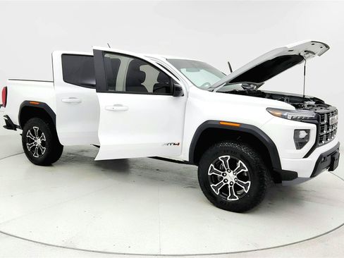 Used 2024 GMC Canyon AT4 w/ AT4 Premium Package AWD/4WD image 12
