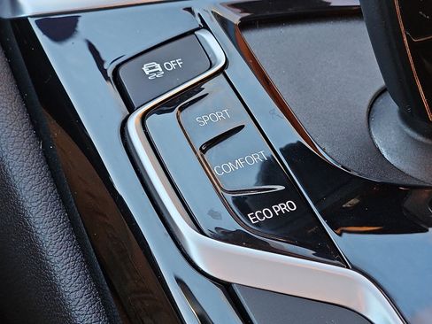 Used 2019 BMW 530i xDrive w/ Convenience Package image 25