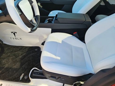 Used 2026 Tesla Model Y 2WD image 15