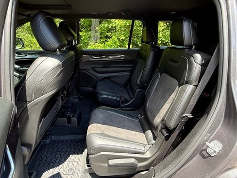 Used 2023 Jeep Grand Cherokee L Laredo AWD/4WD image 14