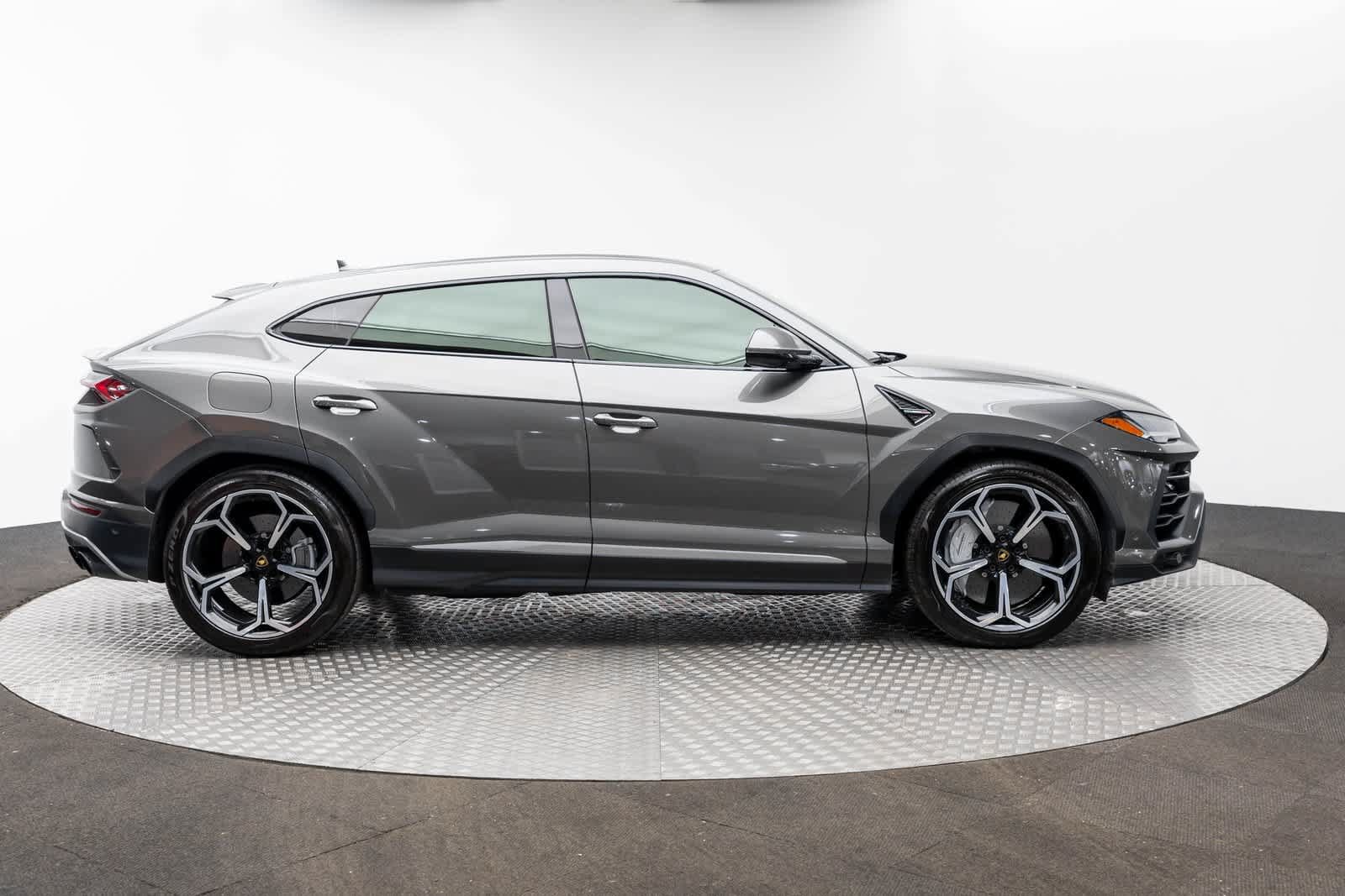 Used 2022 Lamborghini Urus AWD/4WD image 69