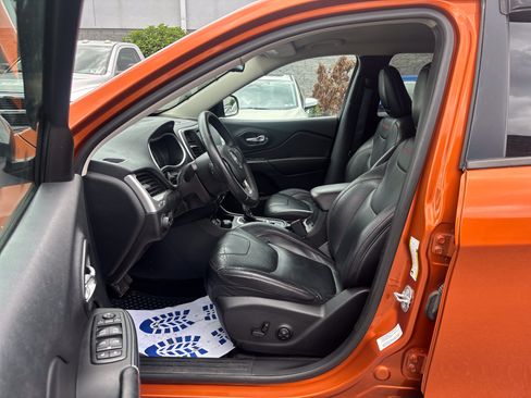 Used 2014 Jeep Cherokee Trailhawk w/ Leather Interior Group AWD/4WD image 29