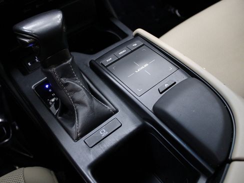 Used 2019 Lexus ES 350 w/ Premium Package image 43